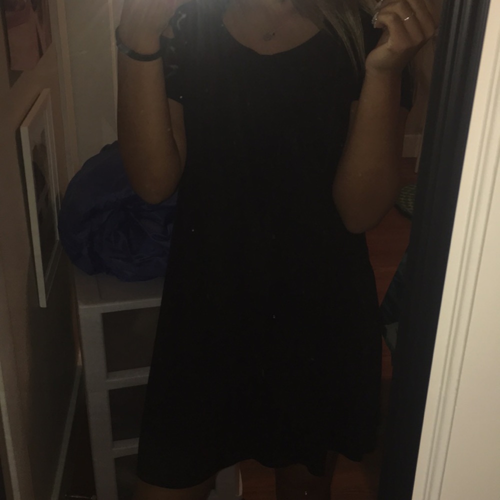 super cute black flowy dress